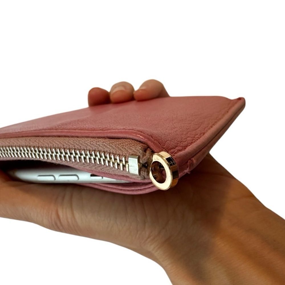 Chanel Pink Clutch with Iconic Logo and Minimalist Design - Picture 16 of 16